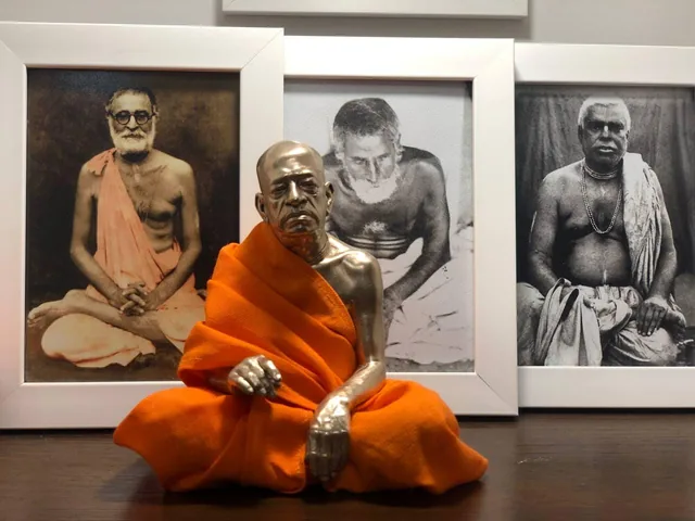 Srila Prabhupada Murti, Bronze, 108 mm — Made to Order