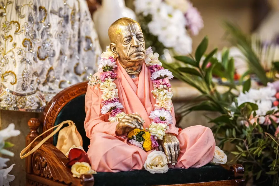Srila Prabhupada Murti, Bronze, 310 mm — Made to Order