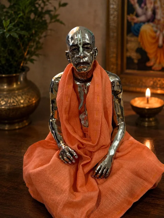 Srila Prabhupada Murti, Bronze, 16 cm